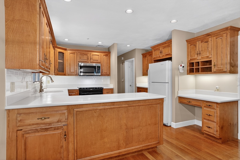 17 Maplewood Road Medfield, MA 02052 - Photo 4 of 41