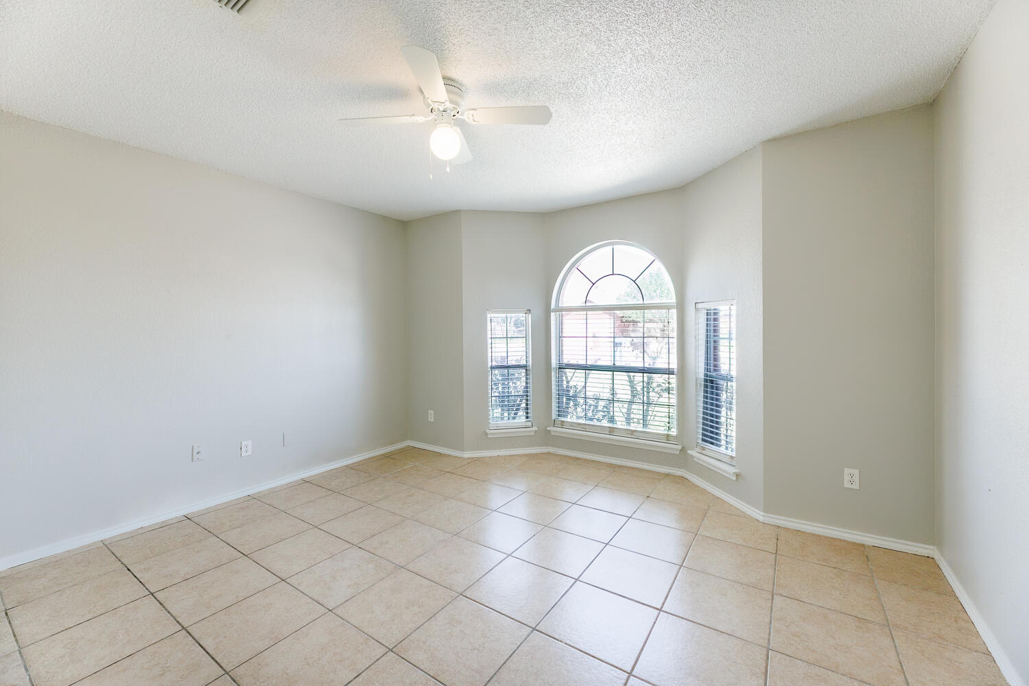 5903 10th Street, Unit 3 Lubbock, TX 79416 - Photo 23 of 32 an empty room with windows and fan