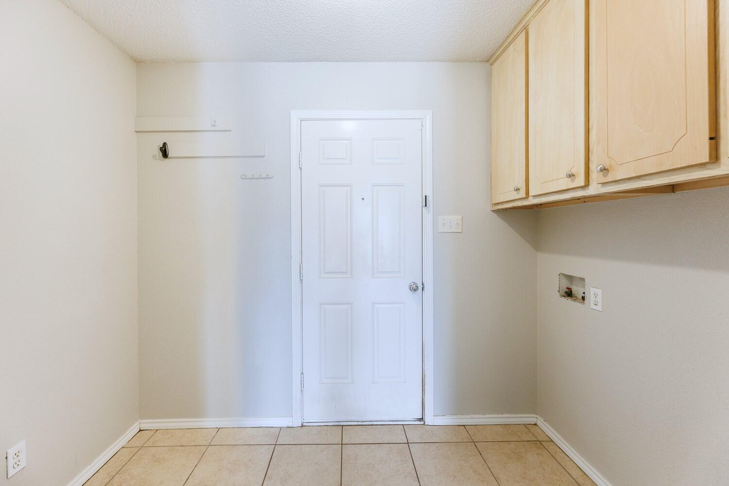 5903 10th Street, Unit 3 Lubbock, TX 79416 - Photo 28 of 32 a view of an empty room