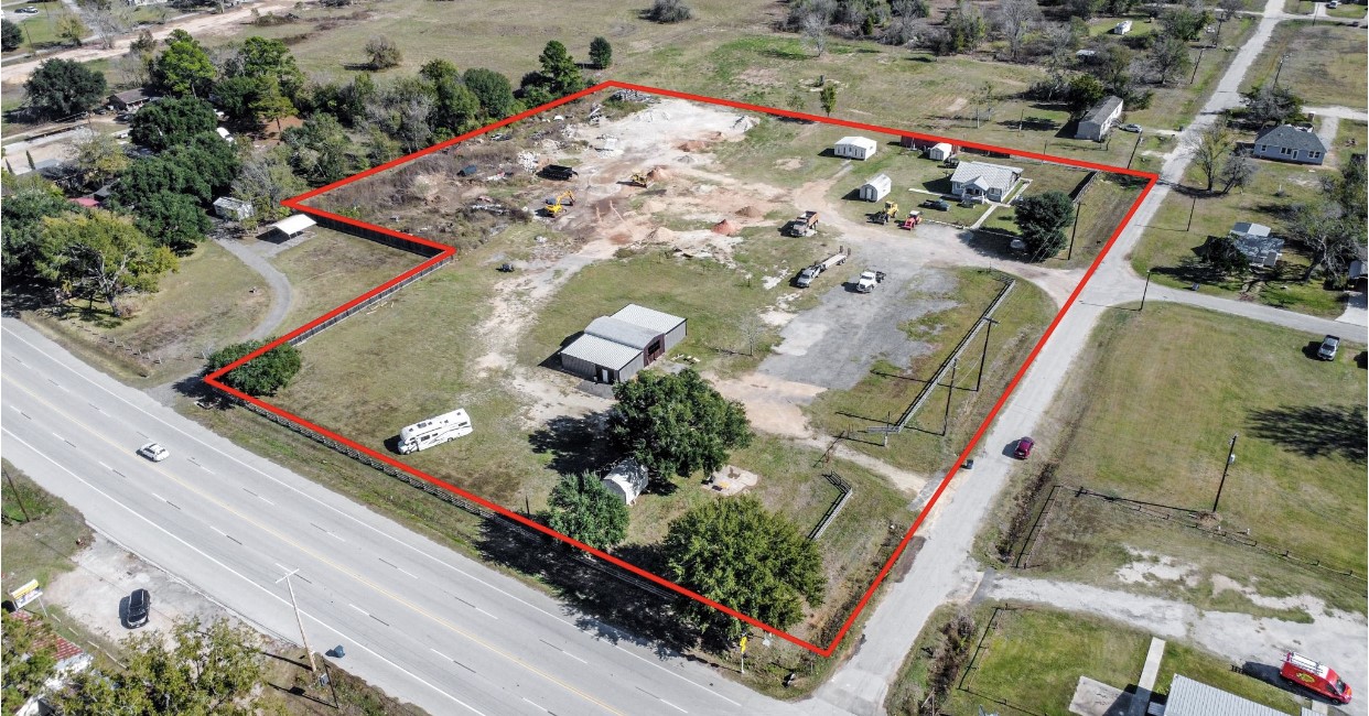946 St Mary's Street Hempstead, TX 77445 - Photo 9 of 19 an aerial view of a pool an outdoor space