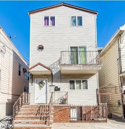 $1,900 | 95 Stone Street, Unit 1, Newark, NJ 07104