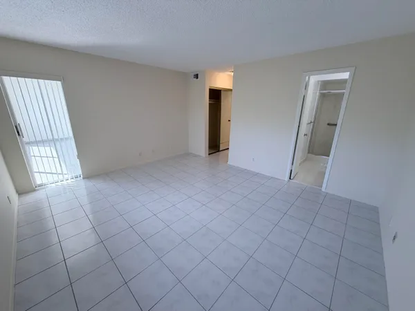 $2,200 | 1000 Northeast 14th Avenue, Unit 503, Hallandale Beach, FL 33009