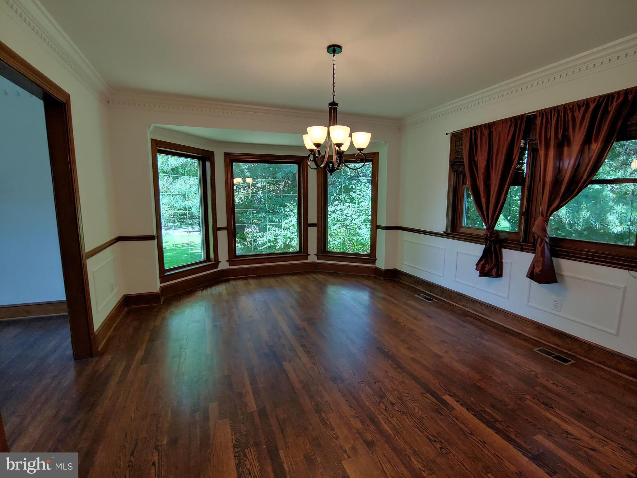 1620 Crowell Road Vienna, VA 22182 - Photo 3 of 25 Gallery Image 3
