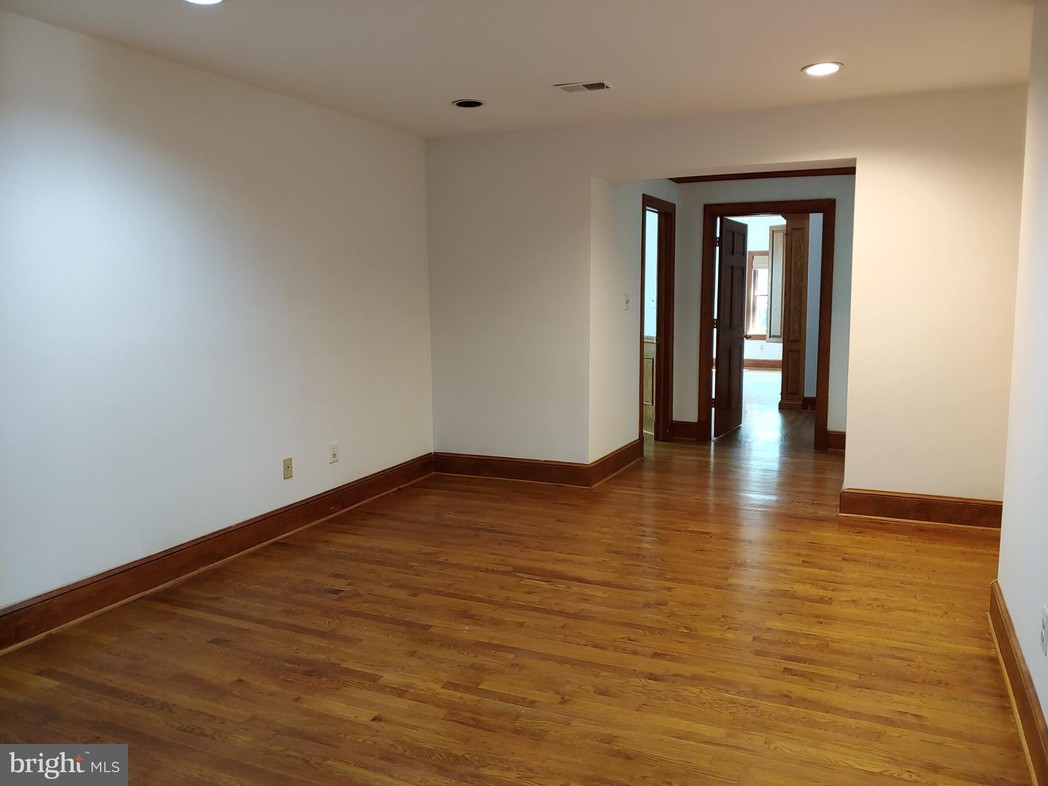 1620 Crowell Road Vienna, VA 22182 - Photo 10 of 25 Gallery Image 10