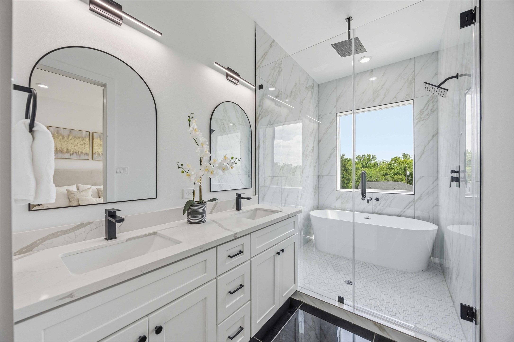 3103 Lelia Street, Unit A Houston, TX 77026 - Photo 25 of 30 a bathroom with a double vanity sink mirror and bathtub