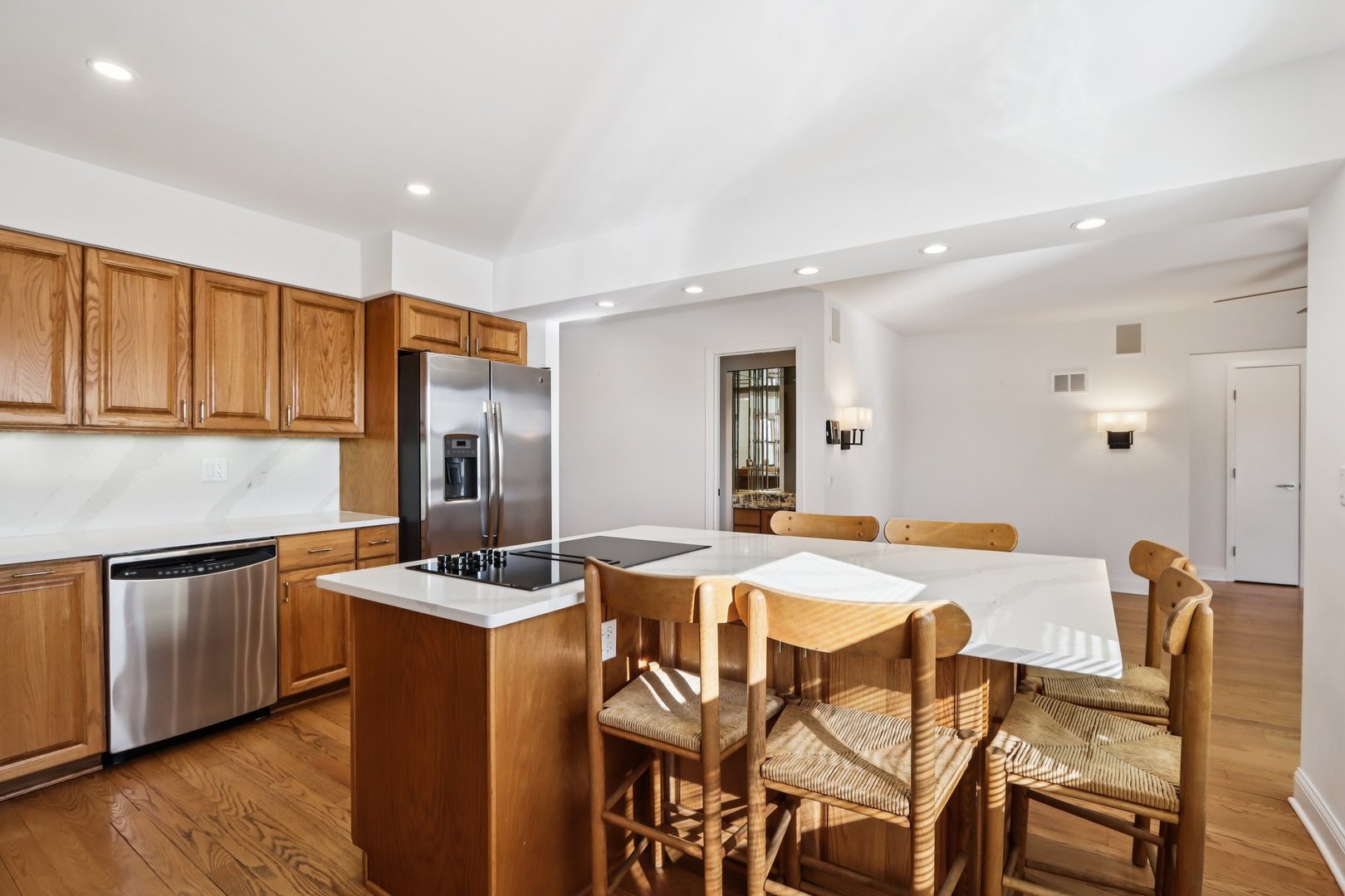 2019 East Avon Lane Arlington Heights, IL 60004 - Photo 11 of 59