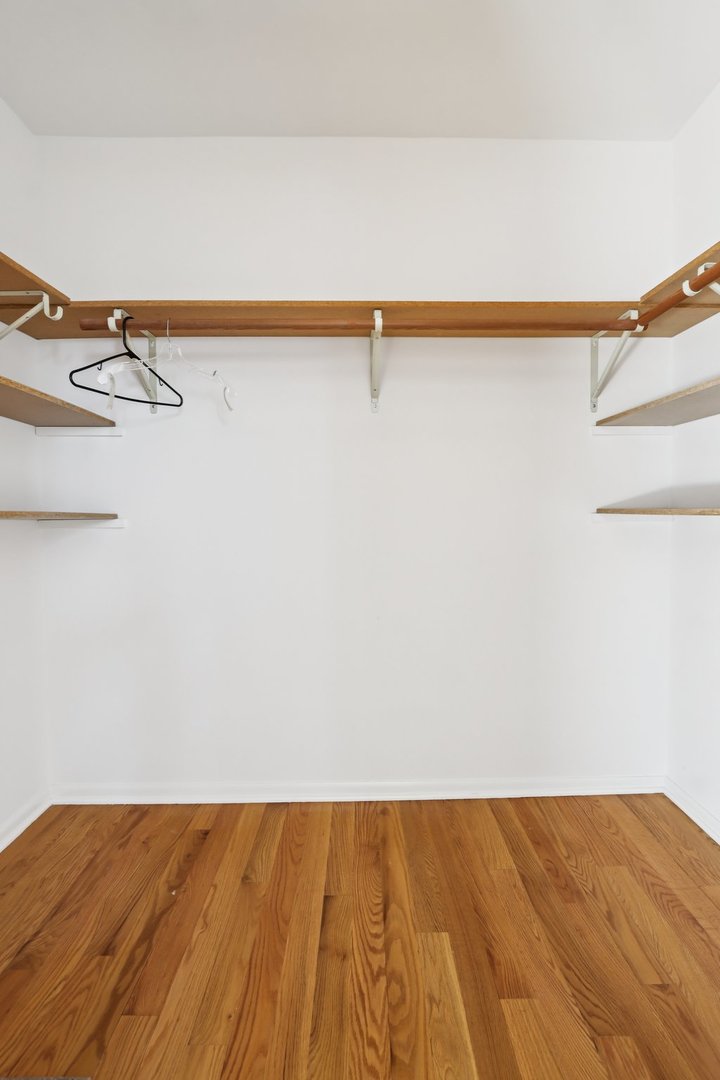 2019 East Avon Lane Arlington Heights, IL 60004 - Photo 23 of 59 a view of a room