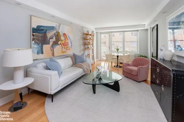 $895,000 | 363 East 76th Street, Unit 14A | Lenox Hill