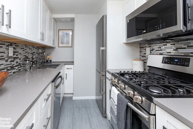 $895,000 | 363 East 76th Street, Unit 14A | Lenox Hill