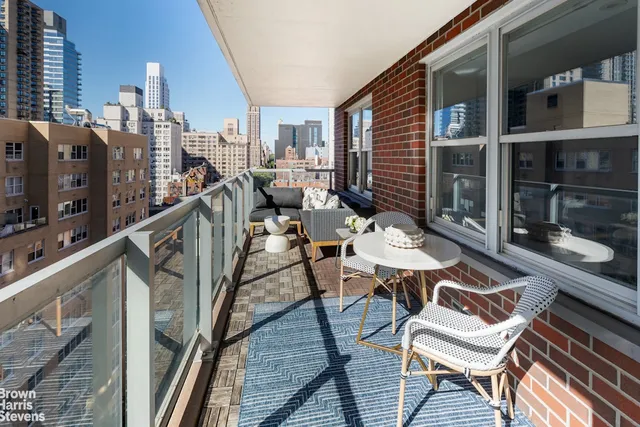 $895,000 | 363 East 76th Street, Unit 14A | Lenox Hill