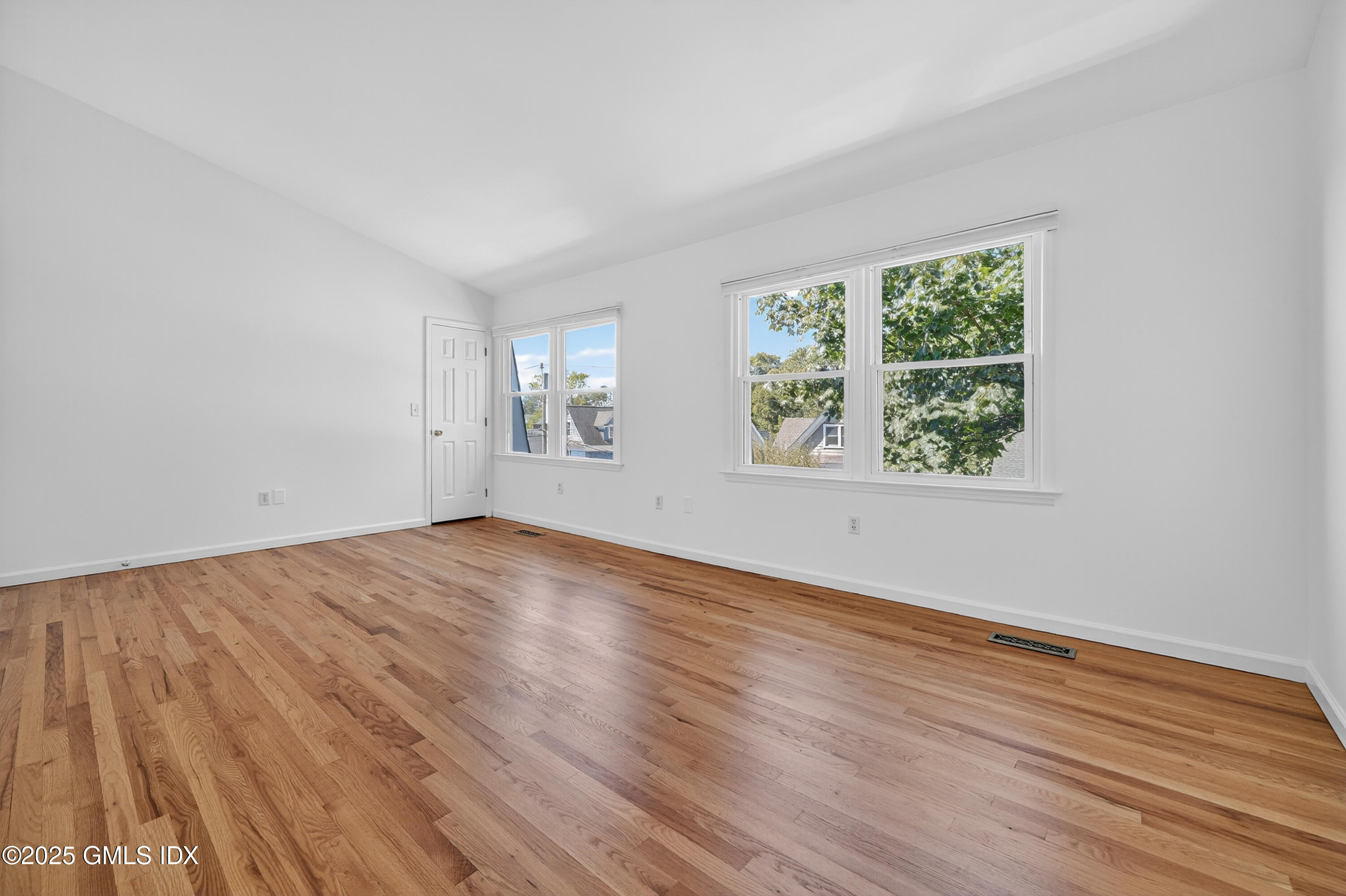 55 Locust Street, Unit B Greenwich, CT 06830 - Photo 13 of 27 26-HTV3017