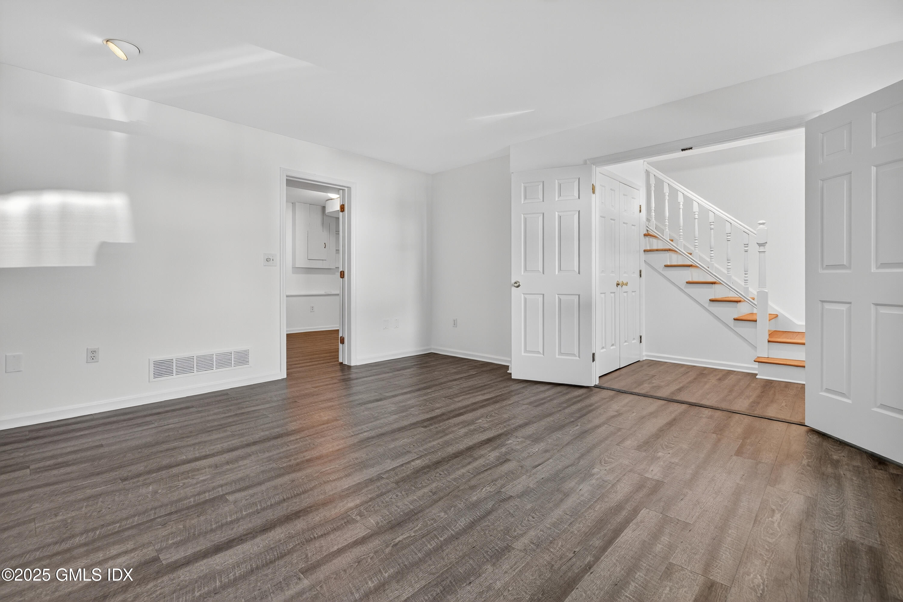 55 Locust Street, Unit B Greenwich, CT 06830 - Photo 19 of 27 36-HTV3006