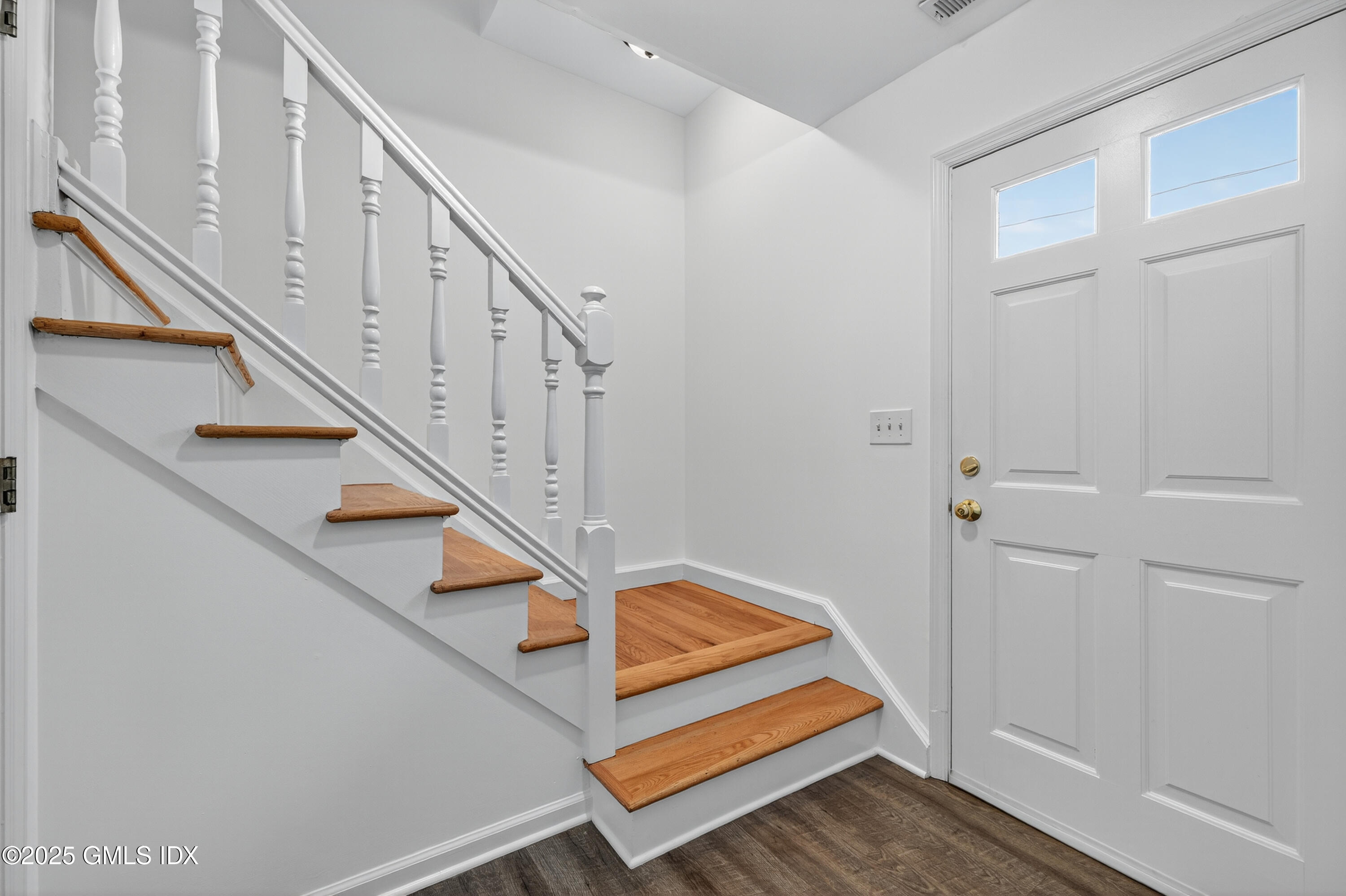 55 Locust Street, Unit B Greenwich, CT 06830 - Photo 3 of 27 07-HTV3001