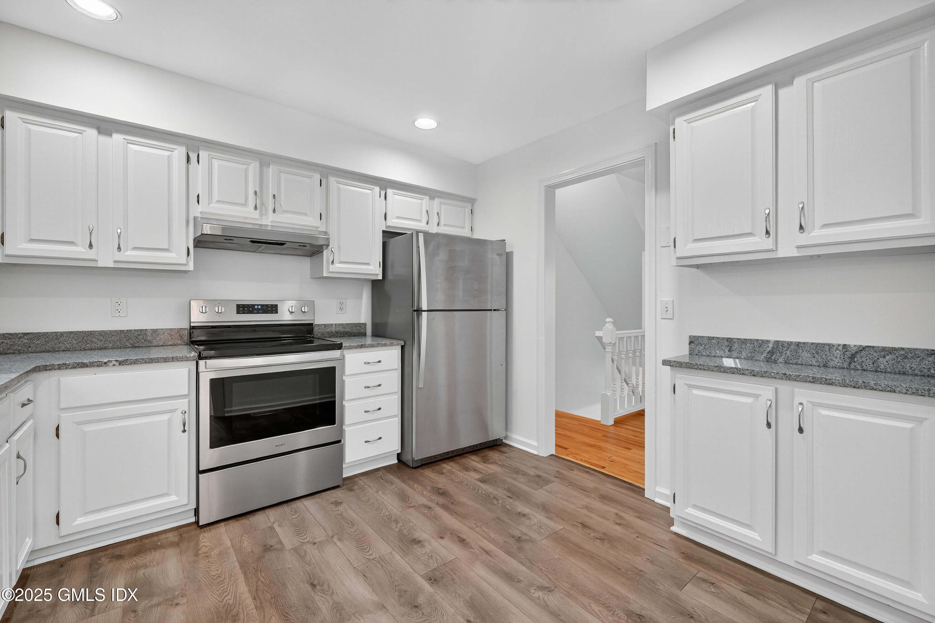 55 Locust Street, Unit B Greenwich, CT 06830 - Photo 9 of 27 19-HTV3034