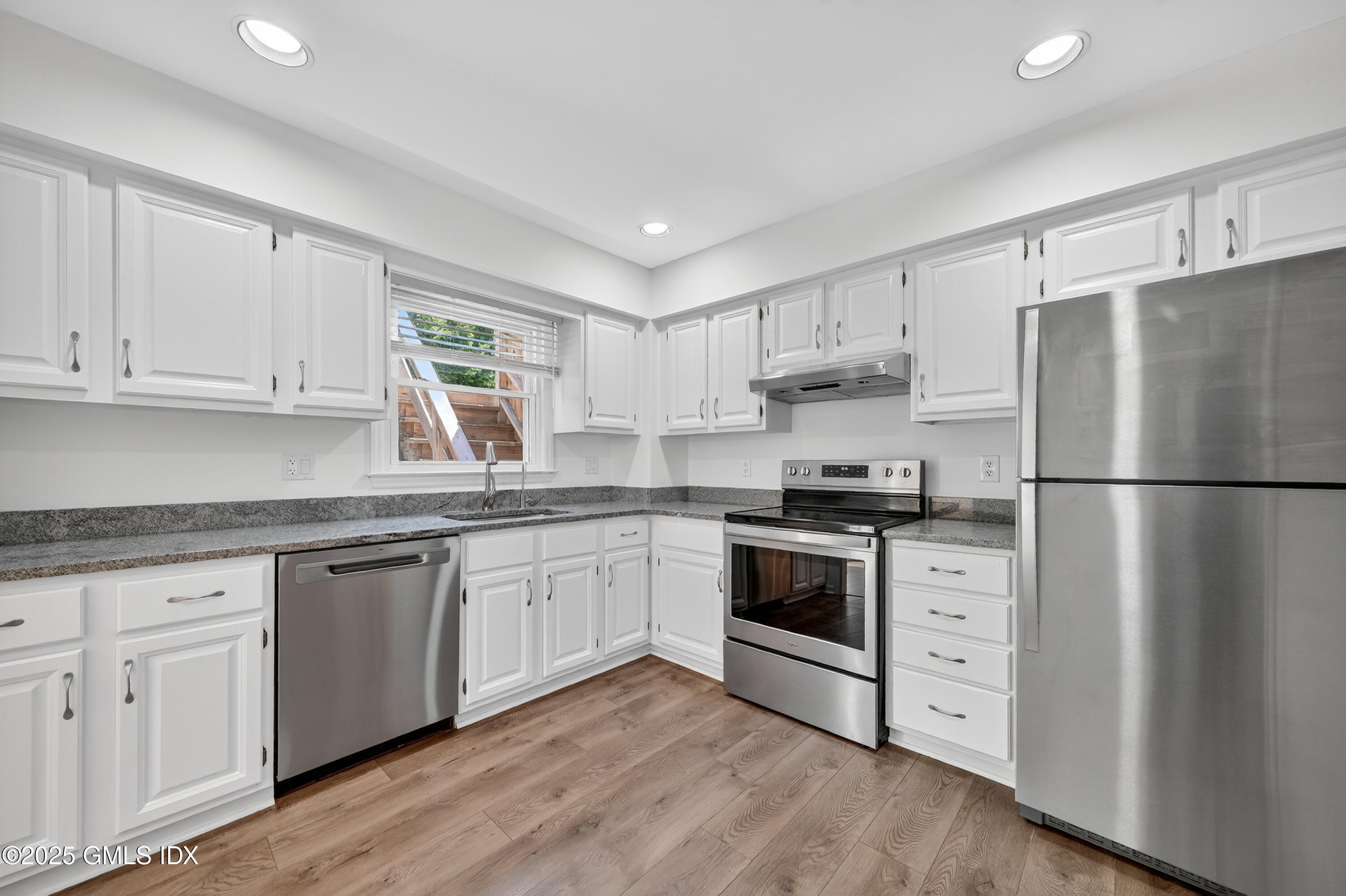 55 Locust Street, Unit B Greenwich, CT 06830 - Photo 10 of 27 21-HTV3036