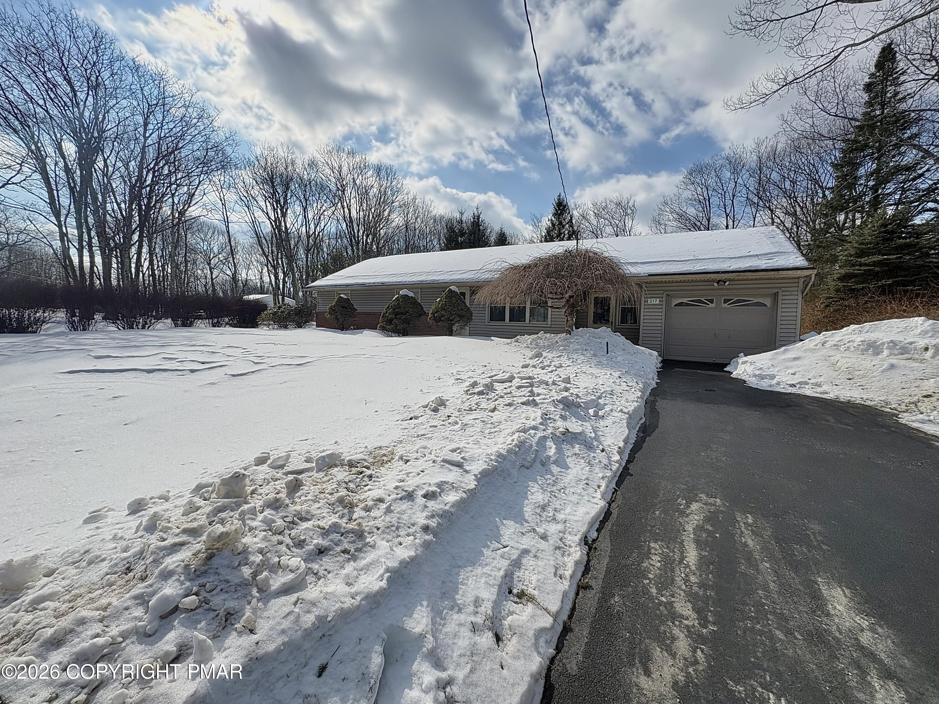 217 Winona Road Mount Pocono, PA 18344 - Photo 2 of 32 FullSizeRender
