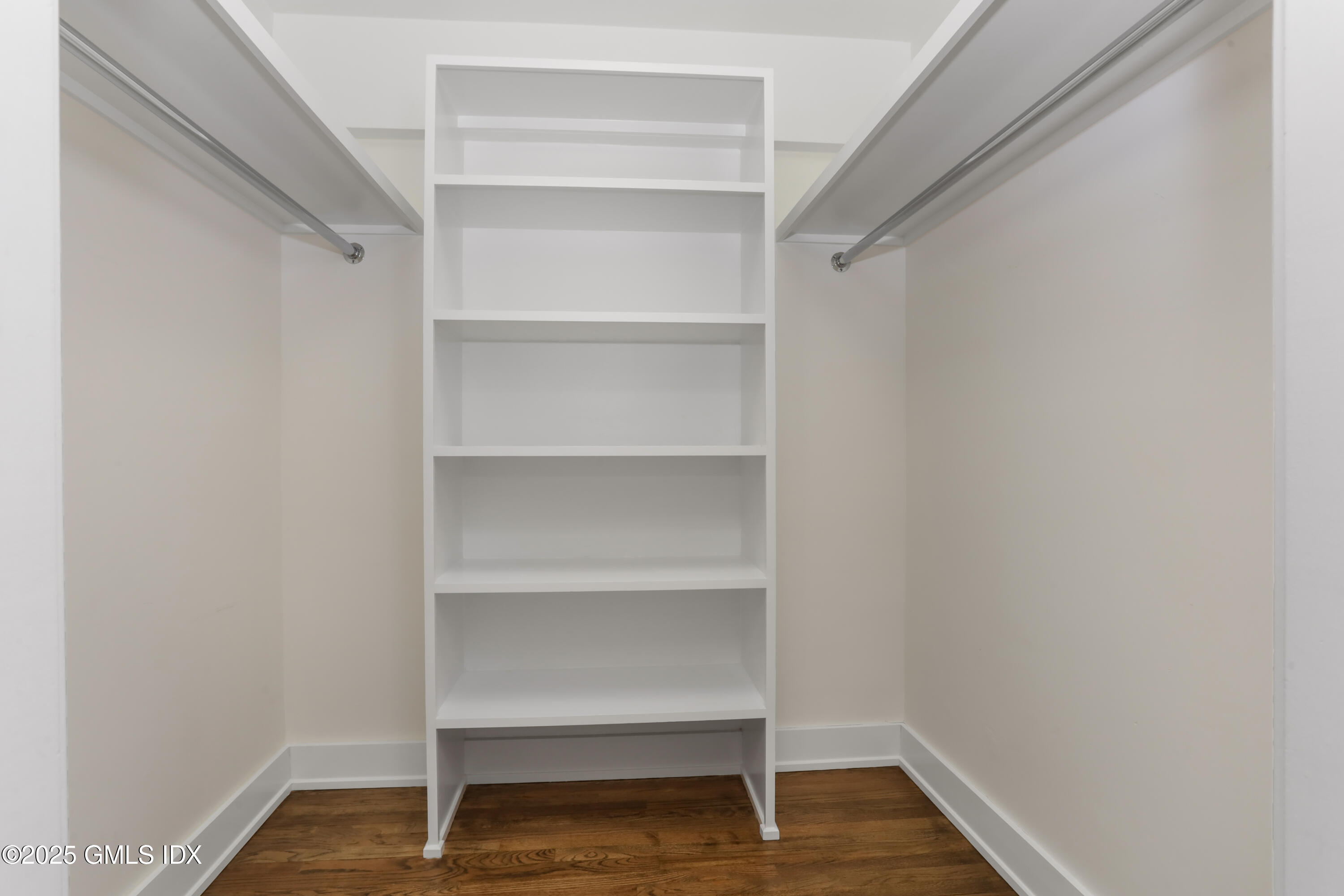 50 Lafayette Place, Unit 4E Greenwich, CT 06830 - Photo 16 of 23 Primary Walk-in