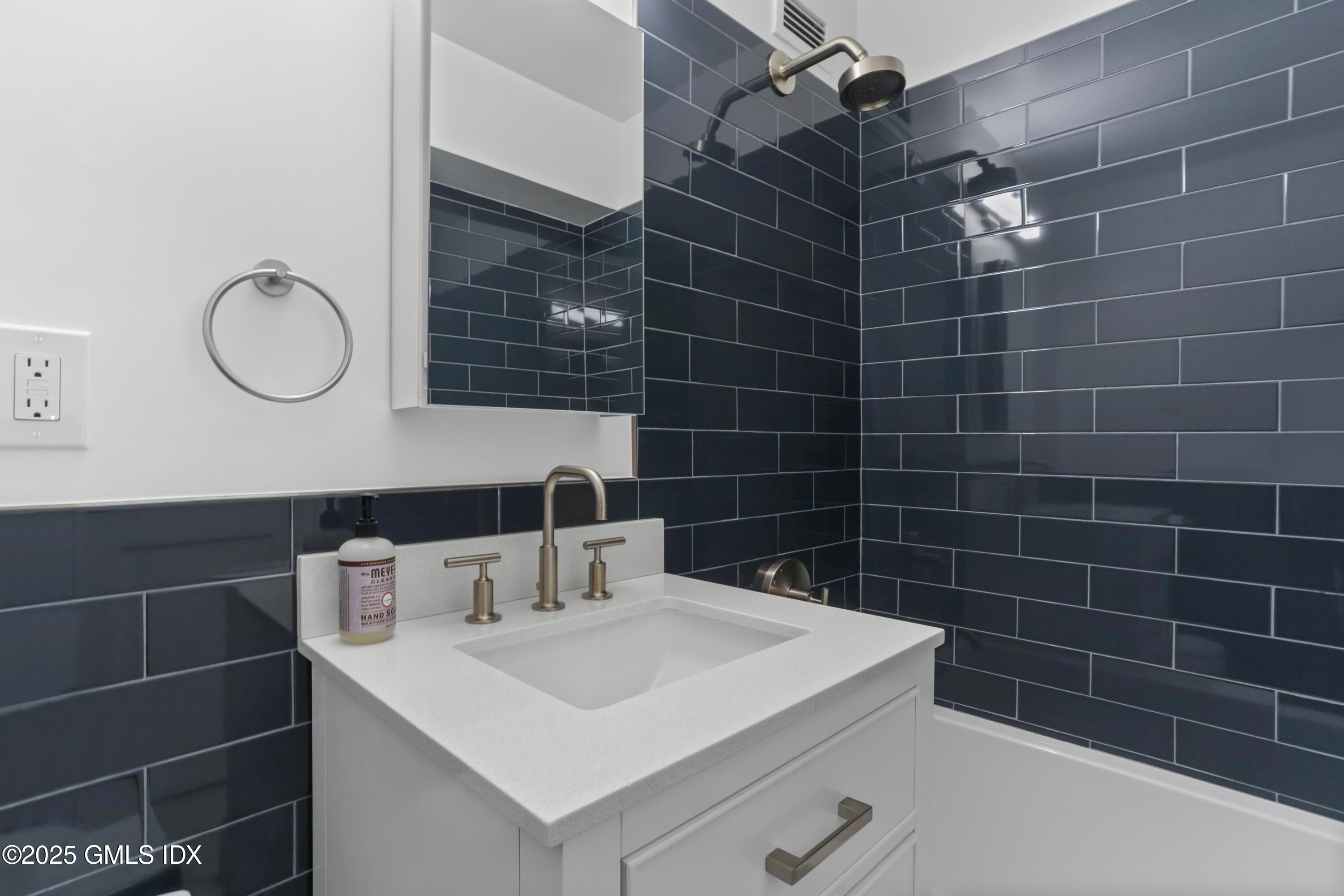 50 Lafayette Place, Unit 4E Greenwich, CT 06830 - Photo 18 of 23 Primary Bath