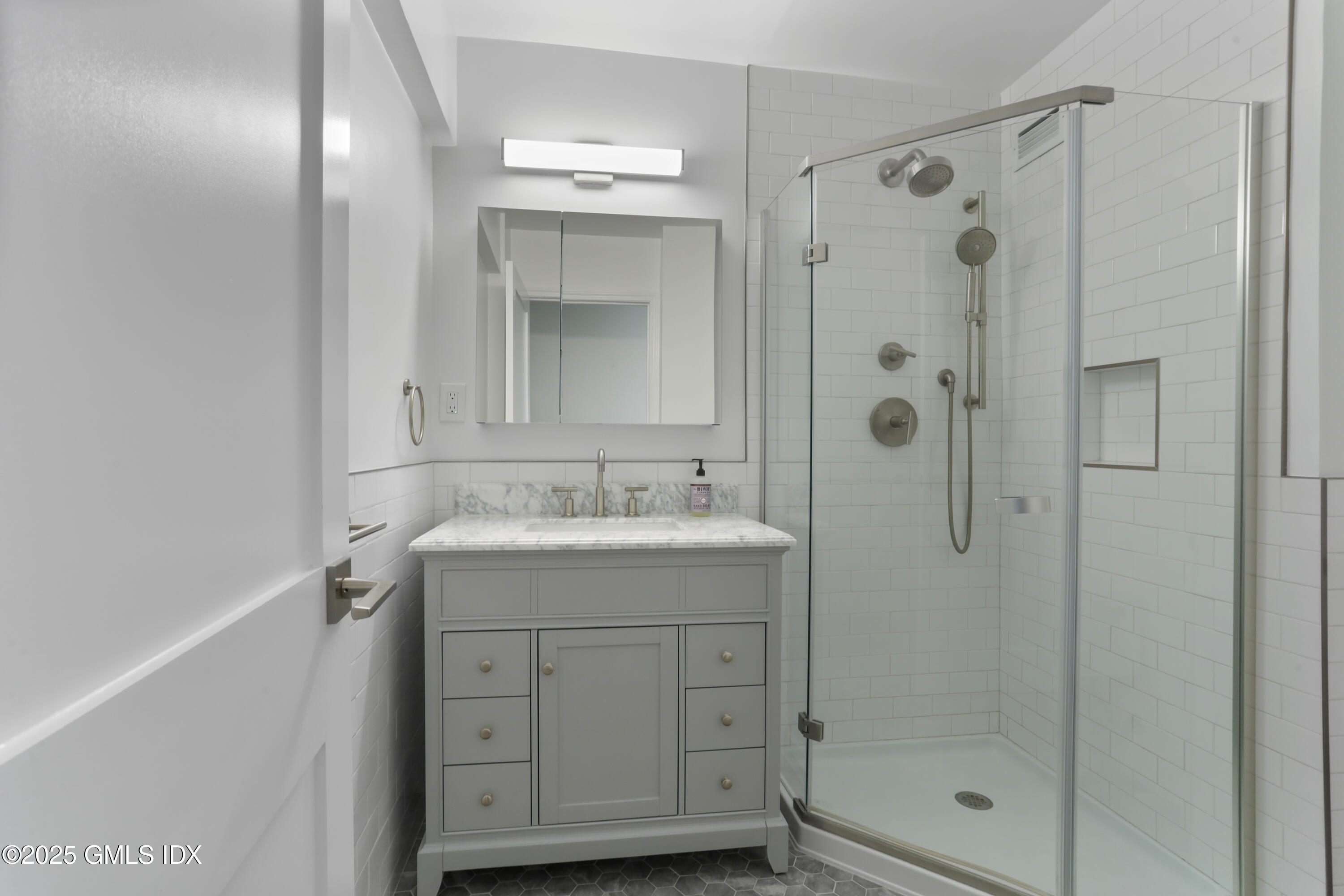50 Lafayette Place, Unit 4E Greenwich, CT 06830 - Photo 20 of 23 Hall Bath
