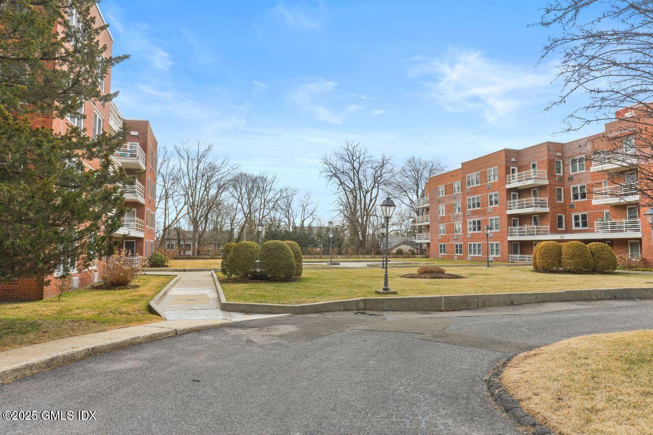 50 Lafayette Place, Unit 4E Greenwich, CT 06830 - Photo 23 of 23 Approach