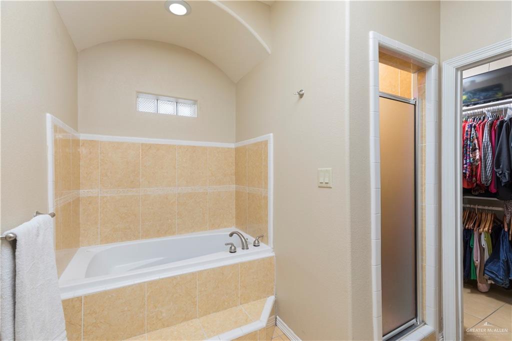 616 Gable Drive Pharr, TX 78577 - Photo 12 of 22 a bathroom with a bathtub and a window