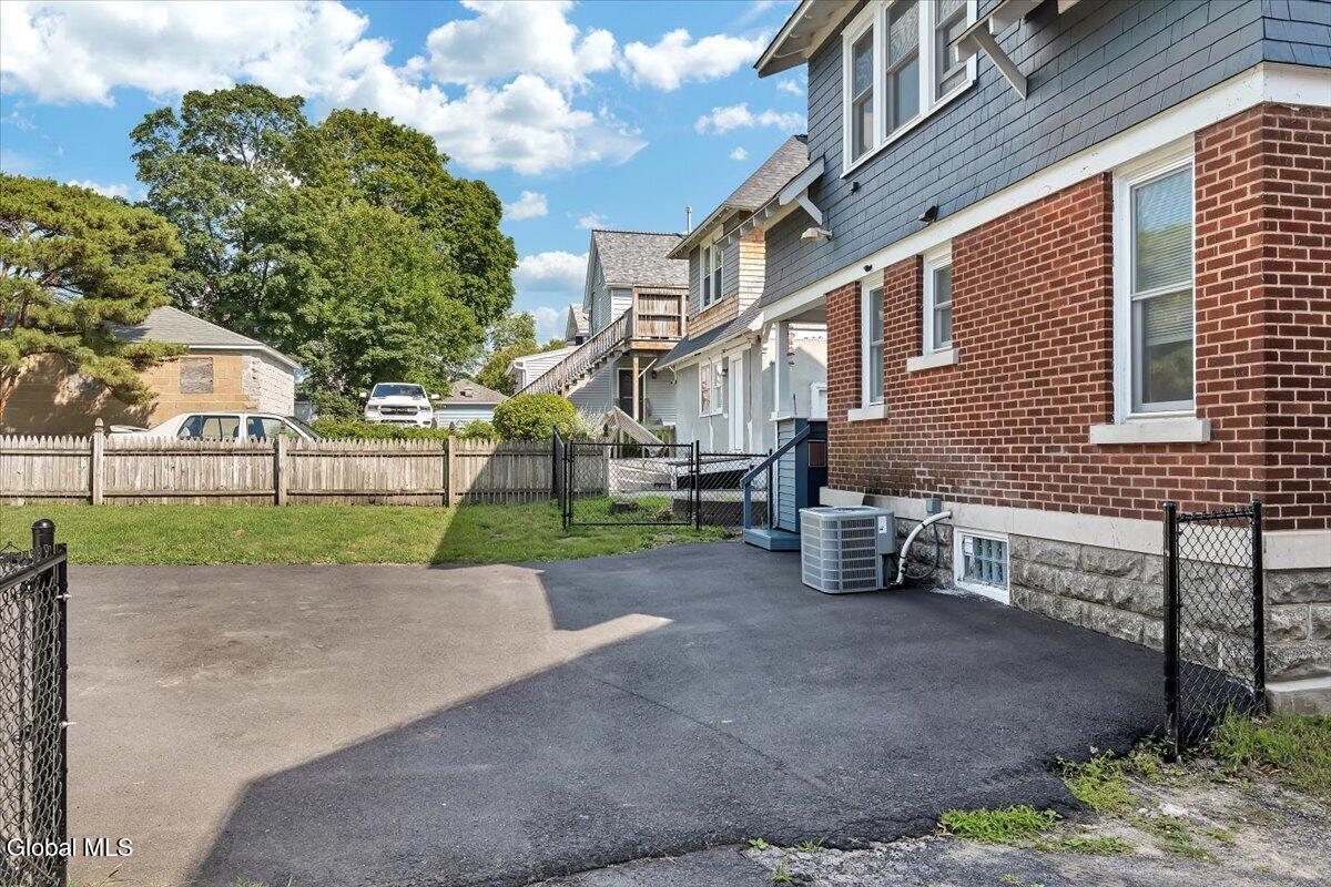 1575 Union Street Schenectady, NY 12309 - Photo 41 of 45 51-1575 Union St-63