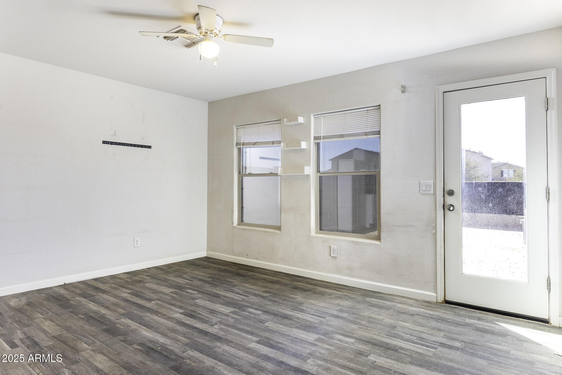 159 West Taylor Avenue Coolidge, AZ 85128 - Photo 15 of 25 Living Room