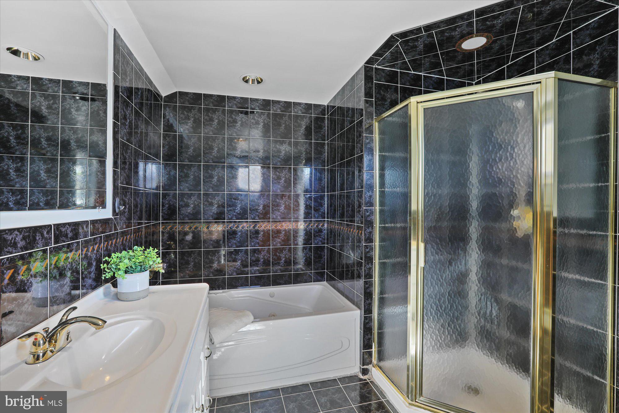 24 Moyer Road Yardley, PA 19067 - Photo 22 of 37 Primary Bath