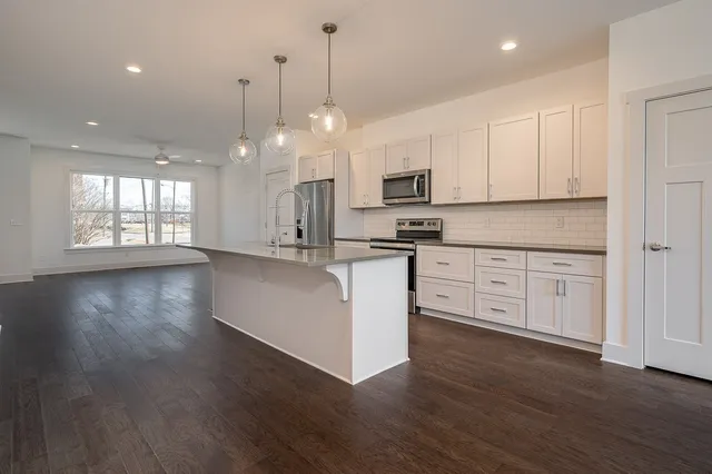 $3,195 | 225 Cleveland Street, Nashville, TN 37207