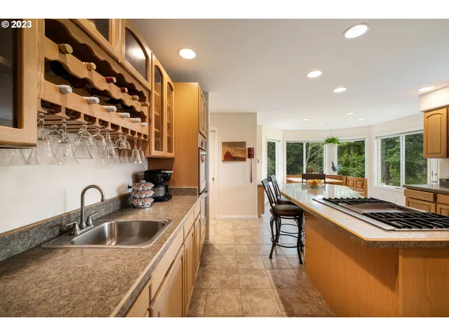 $1,350,000 | 95037 Haynes Way Lane, North Bend, OR 97459