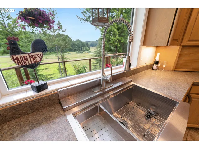 $1,350,000 | 95037 Haynes Way Lane, North Bend, OR 97459