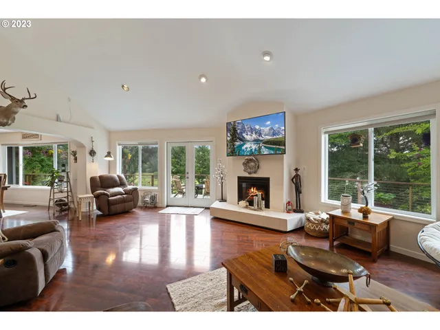 $1,350,000 | 95037 Haynes Way Lane, North Bend, OR 97459