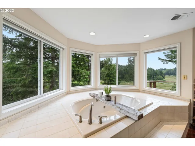 $1,350,000 | 95037 Haynes Way Lane, North Bend, OR 97459