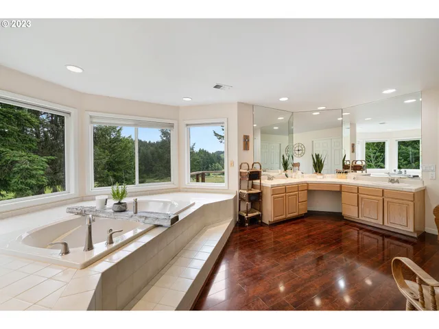 $1,350,000 | 95037 Haynes Way Lane, North Bend, OR 97459