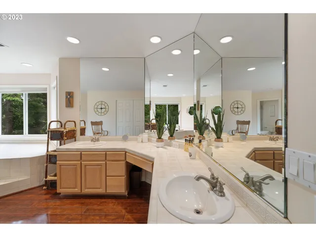 $1,350,000 | 95037 Haynes Way Lane, North Bend, OR 97459