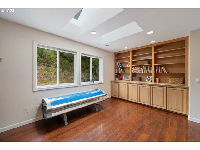 $1,350,000 | 95037 Haynes Way Lane, North Bend, OR 97459