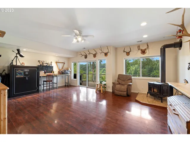 $1,350,000 | 95037 Haynes Way Lane, North Bend, OR 97459