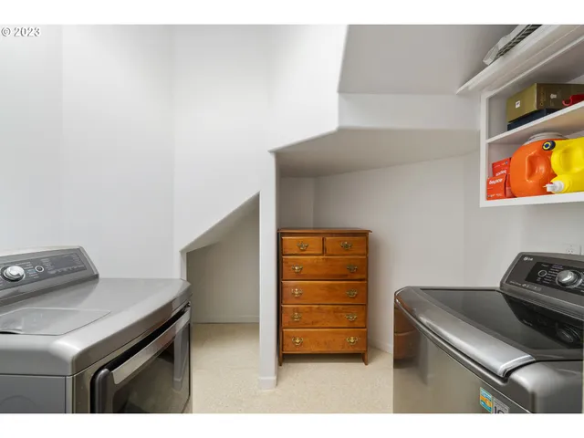 $1,350,000 | 95037 Haynes Way Lane, North Bend, OR 97459