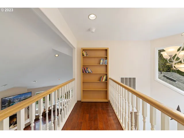 $1,350,000 | 95037 Haynes Way Lane, North Bend, OR 97459