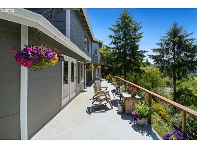 $1,350,000 | 95037 Haynes Way Lane, North Bend, OR 97459