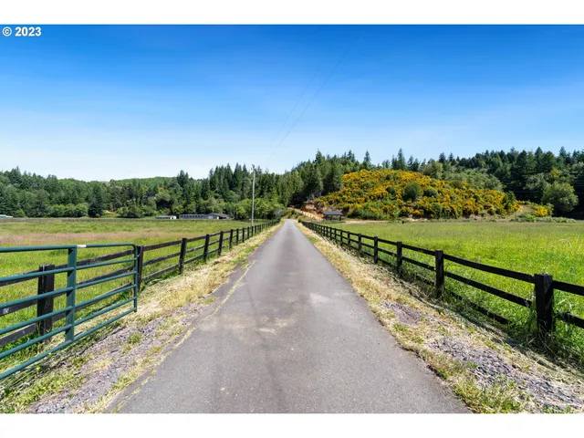 $1,350,000 | 95037 Haynes Way Lane, North Bend, OR 97459