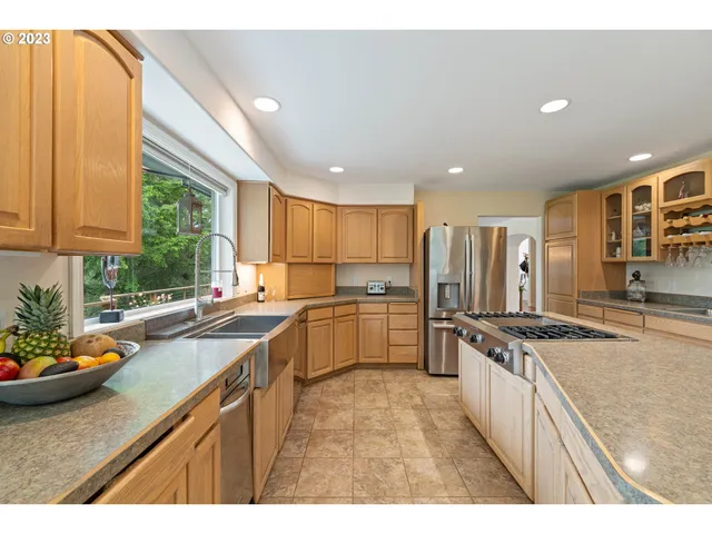 $1,350,000 | 95037 Haynes Way Lane, North Bend, OR 97459