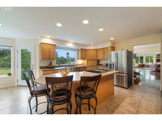 $1,350,000 | 95037 Haynes Way Lane, North Bend, OR 97459