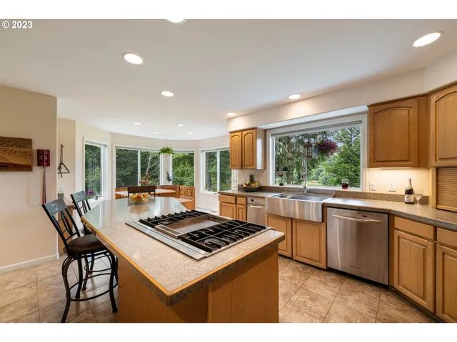 $1,350,000 | 95037 Haynes Way Lane, North Bend, OR 97459