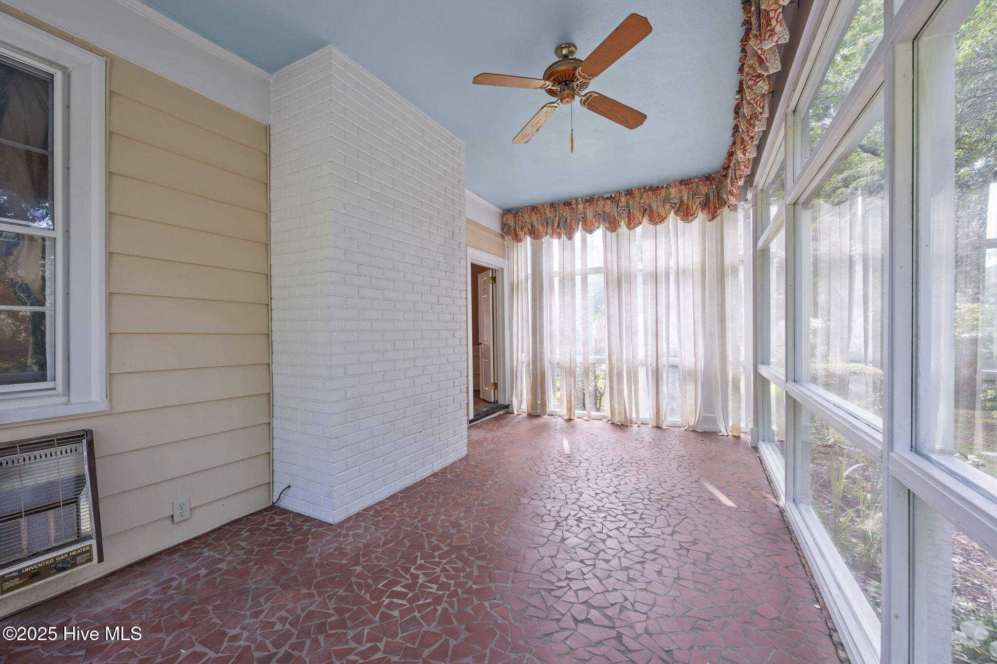 1011 Harvey Circle Kinston, NC 28501 - Photo 40 of 65 Sunroom