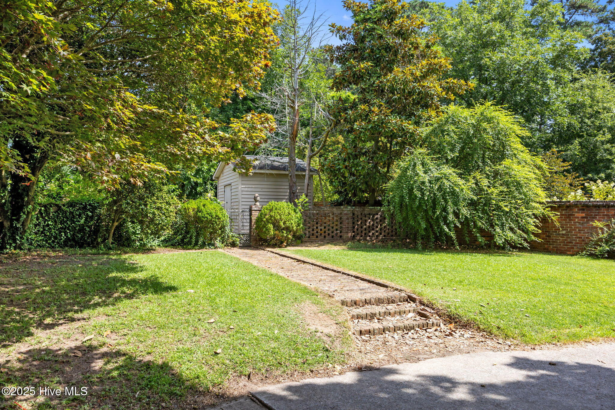 1011 Harvey Circle Kinston, NC 28501 - Photo 65 of 65 Gardening/Storage Building