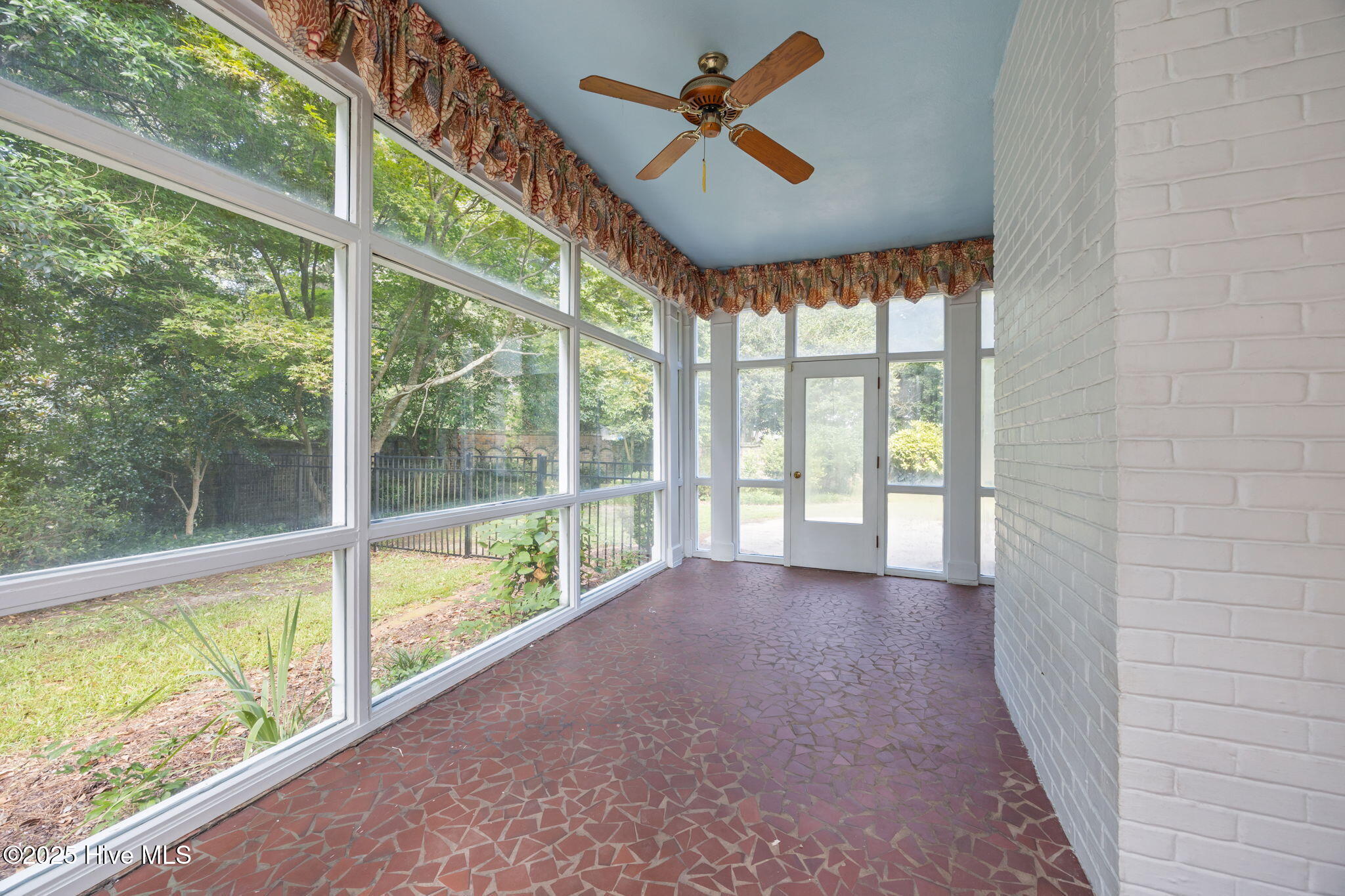 1011 Harvey Circle Kinston, NC 28501 - Photo 8 of 65 Sunroom