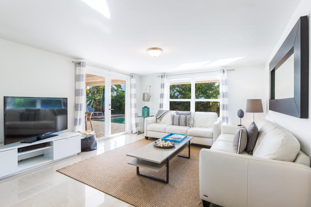 700 Northeast 70th Street Boca Raton, FL 33487 - Photo 5 of 25 700 NE 70th Street-6