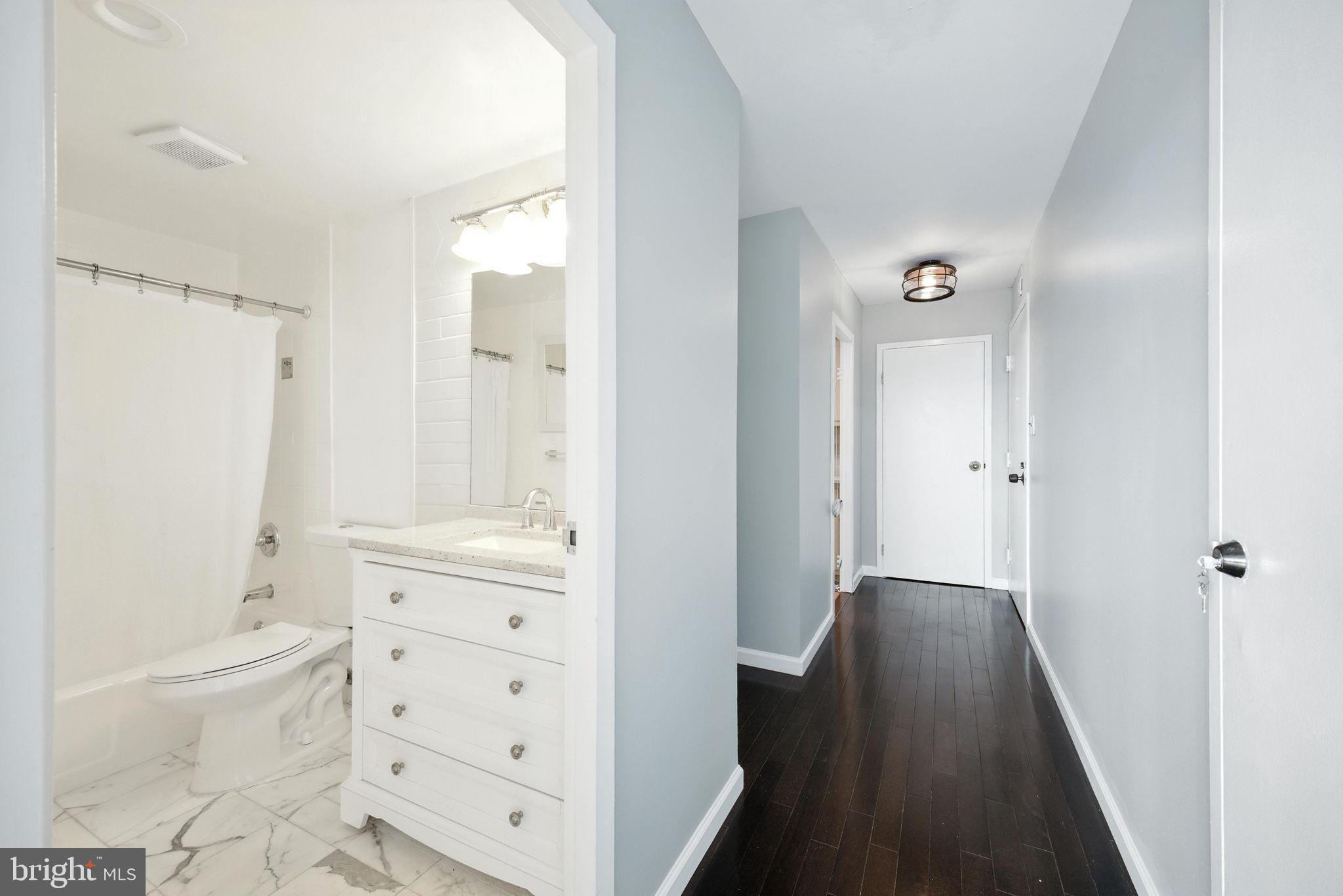 9701 Fields Road, Unit 2208 Gaithersburg, MD 20878 - Photo 13 of 35 Hallway