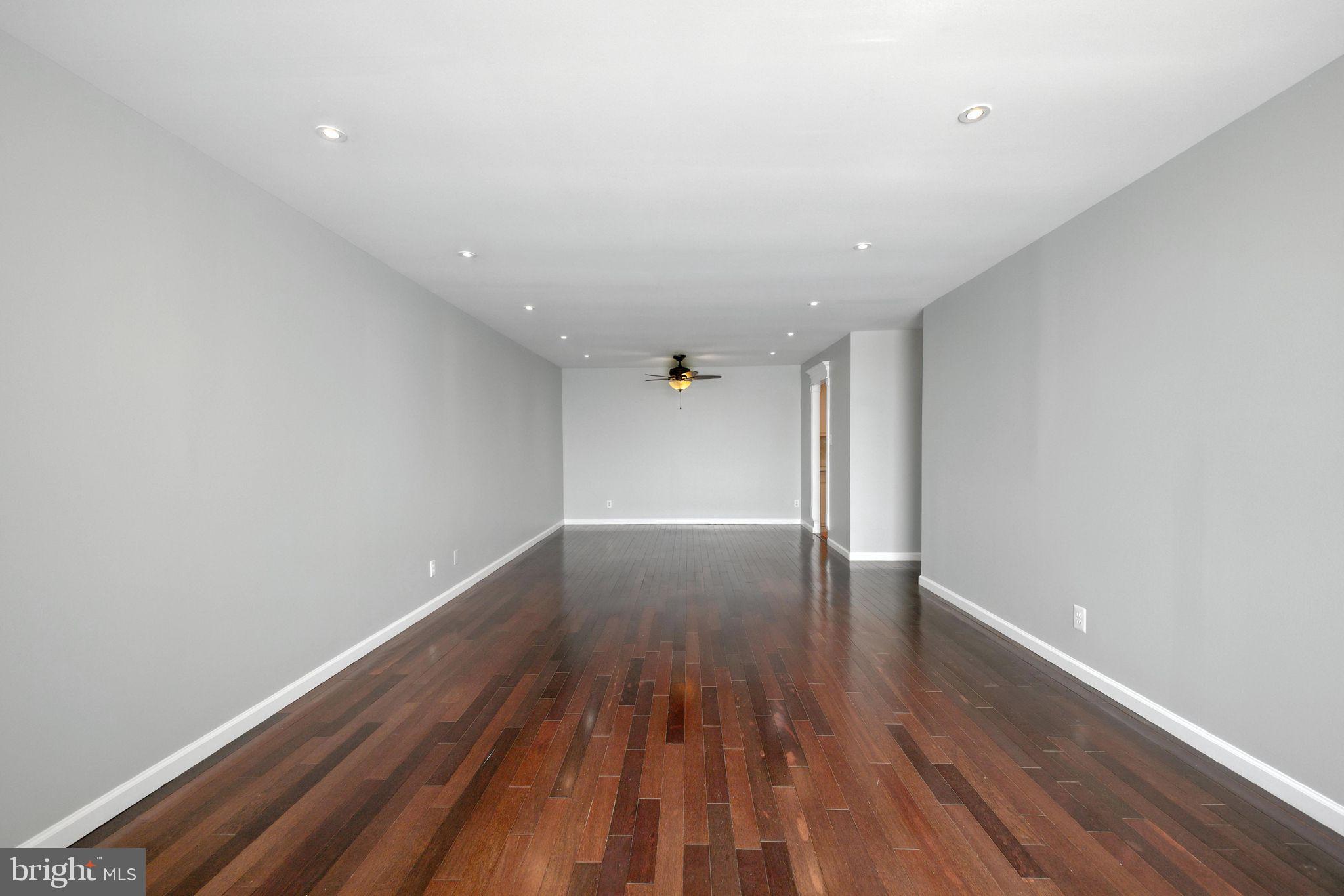 9701 Fields Road, Unit 2208 Gaithersburg, MD 20878 - Photo 19 of 35 Living-dining combo